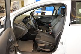 2012款福特福克斯两厢2.0L手自一体豪华运动型