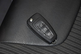 2012款福特福克斯两厢2.0L手自一体豪华运动型