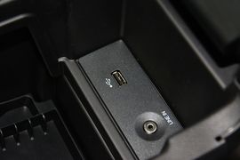 2012款福特福克斯两厢2.0L手自一体豪华运动型