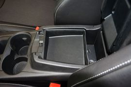 2012款福特福克斯两厢2.0L手自一体豪华运动型