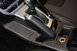 2012款福特福克斯两厢2.0L手自一体豪华运动型