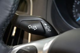 2012款福特福克斯两厢2.0L手自一体豪华运动型