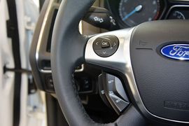 2012款福特福克斯两厢2.0L手自一体豪华运动型