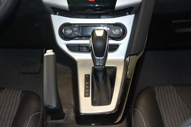 2012款福特福克斯两厢2.0L手自一体豪华运动型