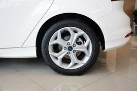 2012款福特福克斯两厢2.0L手自一体豪华运动型