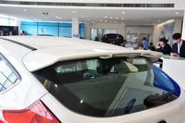 2012款福特福克斯两厢2.0L手自一体豪华运动型