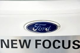 2012款福特福克斯两厢2.0L手自一体豪华运动型