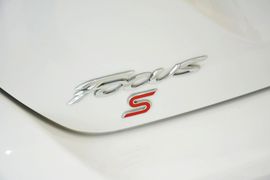 2012款福特福克斯两厢2.0L手自一体豪华运动型