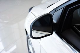 2012款福特福克斯两厢2.0L手自一体豪华运动型