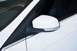 2012款福特福克斯两厢2.0L手自一体豪华运动型