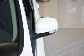 2012款福特福克斯两厢2.0L手自一体豪华运动型
