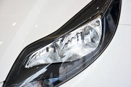 2012款福特福克斯两厢2.0L手自一体豪华运动型
