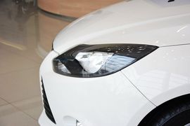 2012款福特福克斯两厢2.0L手自一体豪华运动型