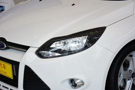 2012款福特福克斯两厢2.0L手自一体豪华运动型