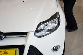 2012款福特福克斯两厢2.0L手自一体豪华运动型