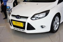 2012款福特福克斯两厢2.0L手自一体豪华运动型