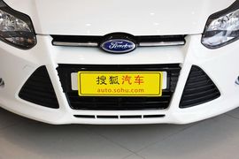 2012款福特福克斯两厢2.0L手自一体豪华运动型