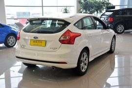 2012款福特福克斯两厢2.0L手自一体豪华运动型