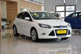 2012款福特福克斯两厢2.0L手自一体豪华运动型