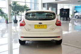 2012款福特福克斯两厢2.0L手自一体豪华运动型