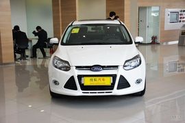 2012款福特福克斯两厢2.0L手自一体豪华运动型