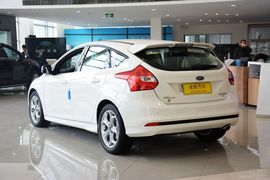 2012款福特福克斯两厢2.0L手自一体豪华运动型