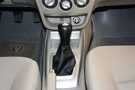2012款长安悦翔V3