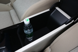 2019款丰田凯美瑞