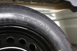 2019款丰田凯美瑞