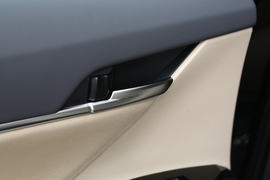 2019款丰田凯美瑞