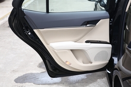 2019款丰田凯美瑞