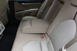 2019款丰田凯美瑞