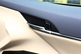 2019款丰田凯美瑞