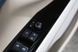 2019款丰田凯美瑞