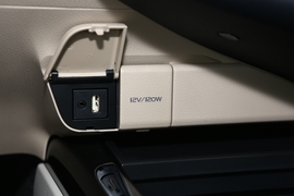 2019款丰田凯美瑞