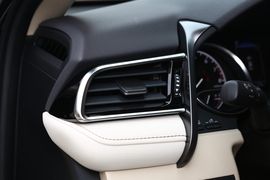 2019款丰田凯美瑞