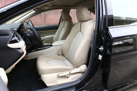 2019款丰田凯美瑞