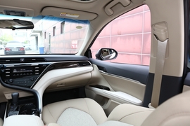 2019款丰田凯美瑞