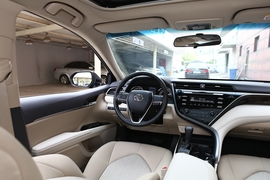 2019款丰田凯美瑞