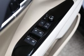 2019款丰田凯美瑞