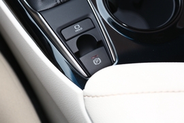 2019款丰田凯美瑞