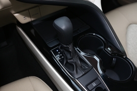 2019款丰田凯美瑞