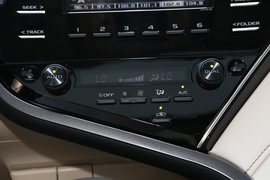 2019款丰田凯美瑞