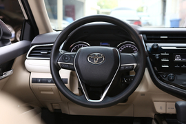 2019款丰田凯美瑞