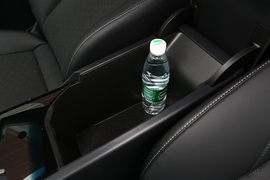 2019款丰田凯美瑞