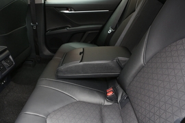 2019款丰田凯美瑞