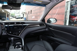 2019款丰田凯美瑞