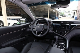 2019款丰田凯美瑞