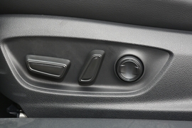 2019款丰田凯美瑞