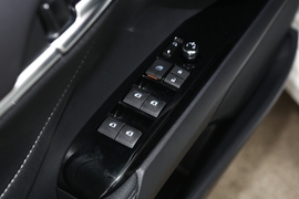 2019款丰田凯美瑞